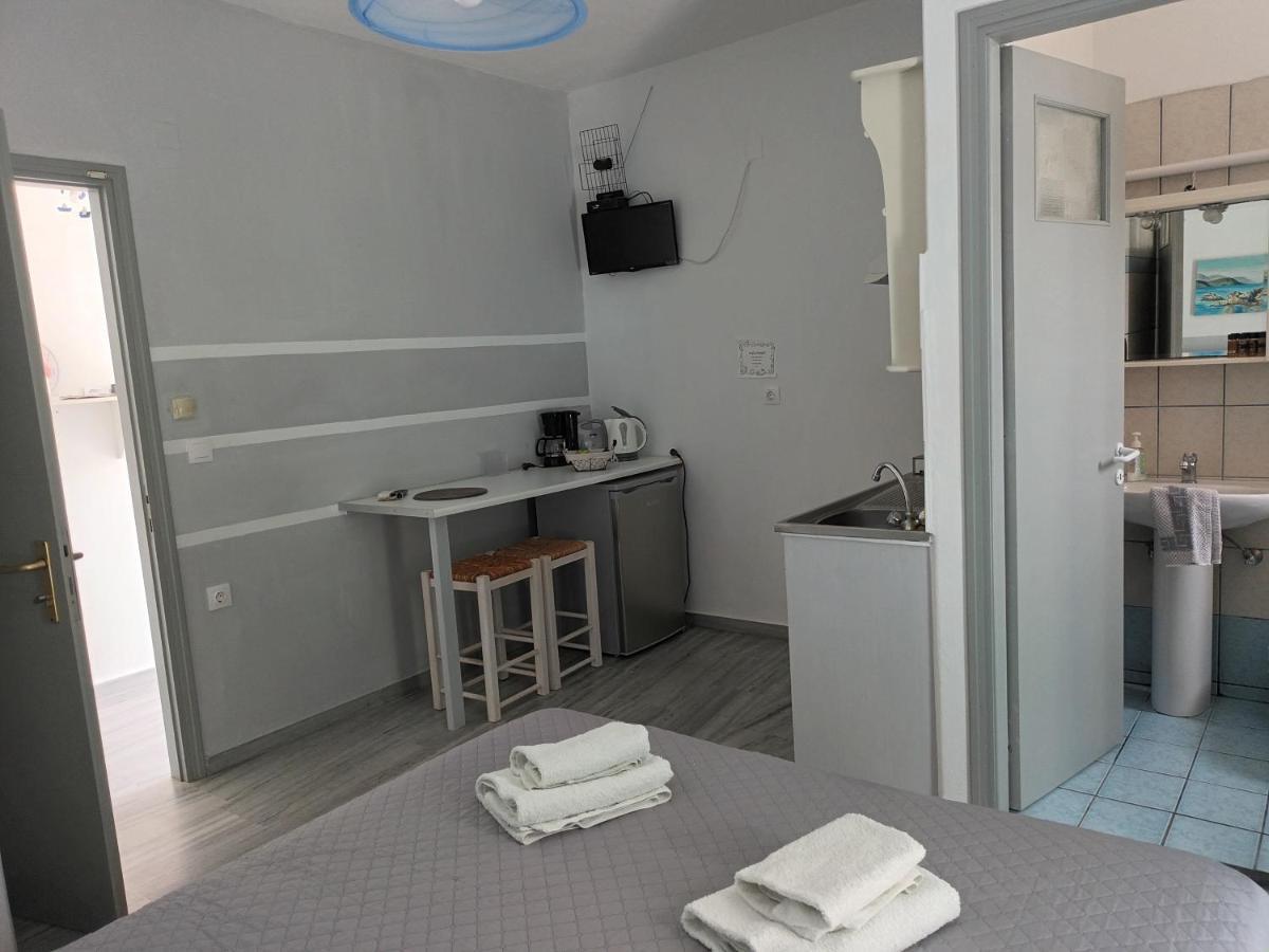 Athina'S Blue Studios Науса Екстер'єр фото
