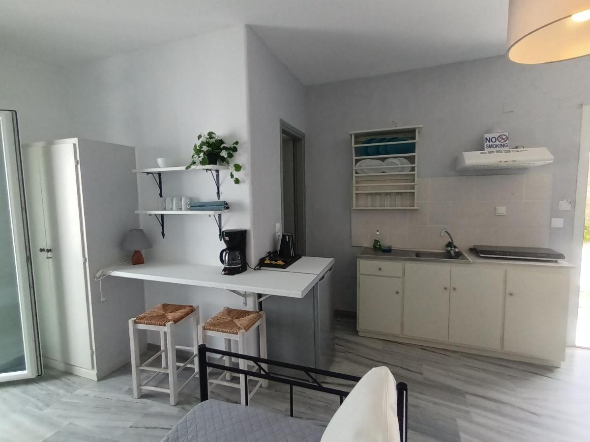 Athina'S Blue Studios Науса Екстер'єр фото