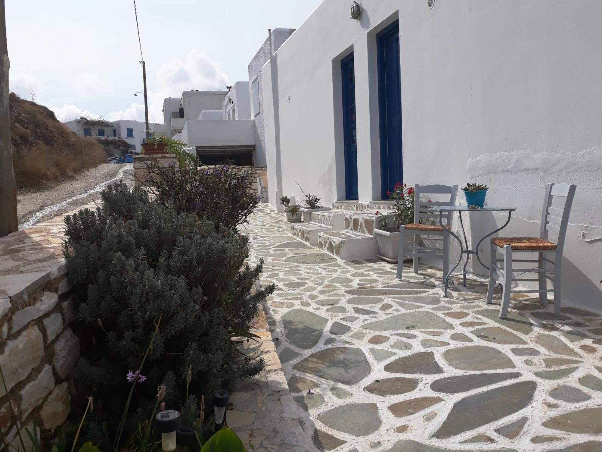 Athina'S Blue Studios Науса Екстер'єр фото