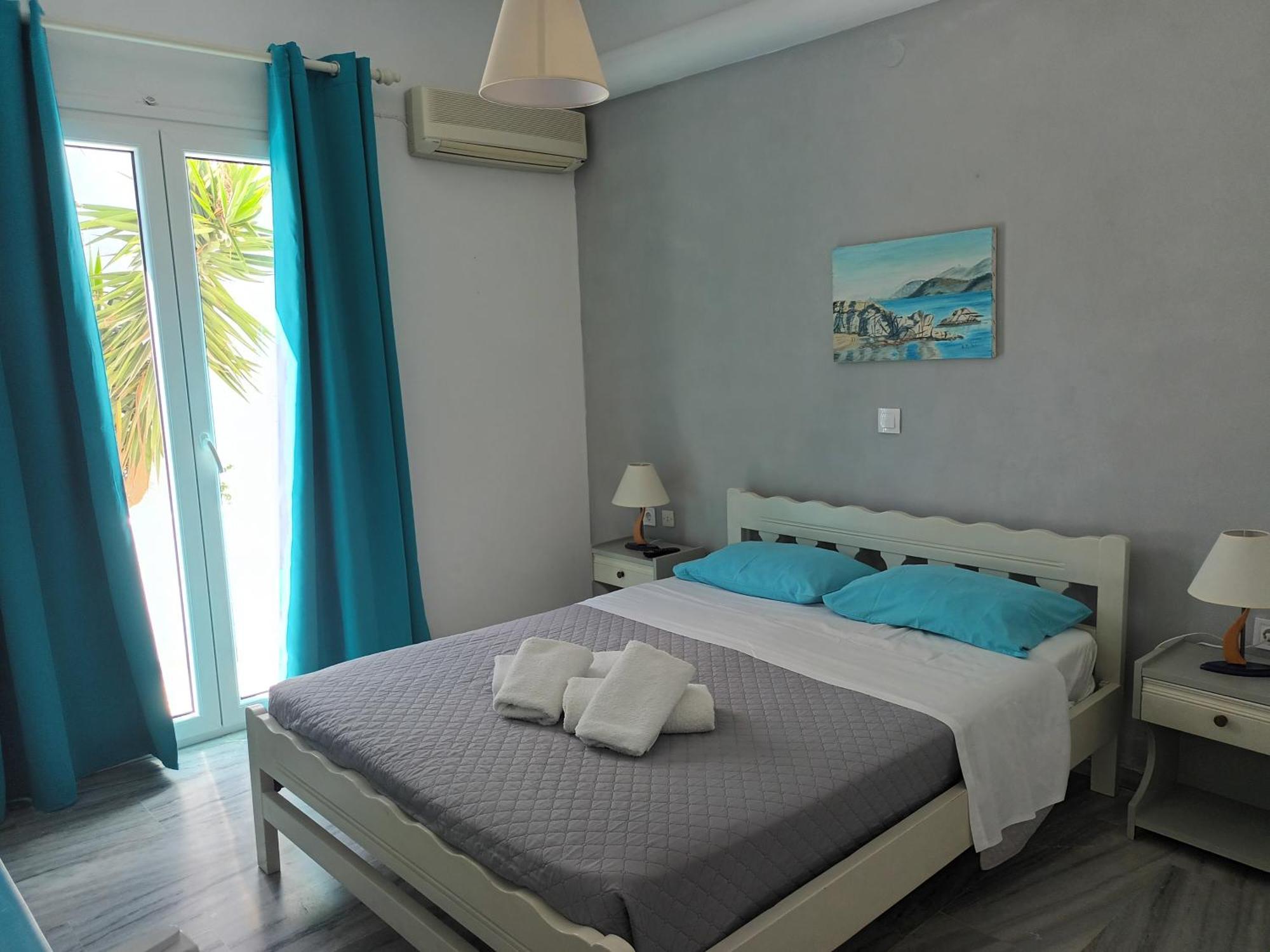 Athina'S Blue Studios Науса Екстер'єр фото