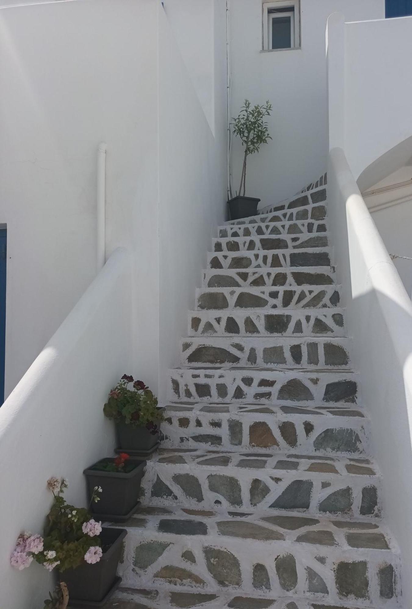 Athina'S Blue Studios Науса Екстер'єр фото