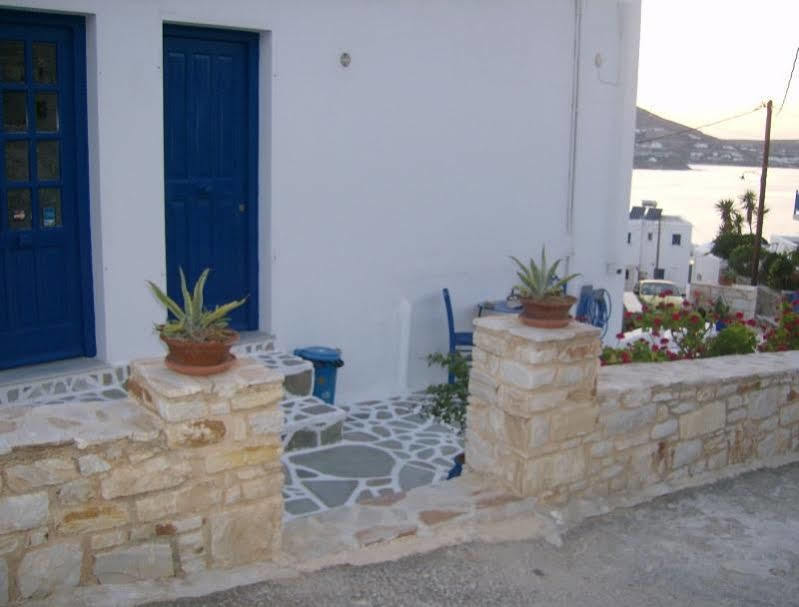 Athina'S Blue Studios Науса Екстер'єр фото