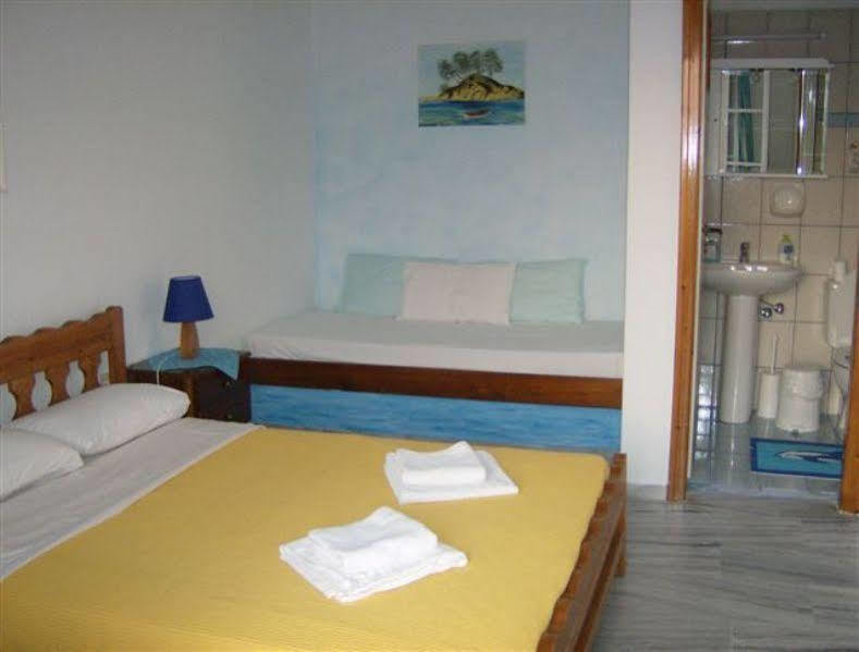 Athina'S Blue Studios Науса Екстер'єр фото