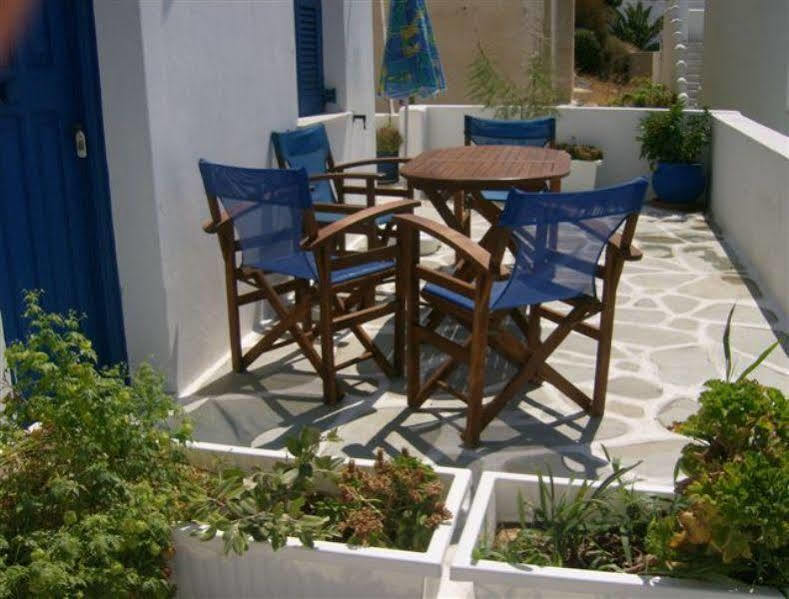 Athina'S Blue Studios Науса Екстер'єр фото