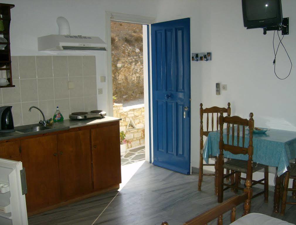 Athina'S Blue Studios Науса Екстер'єр фото